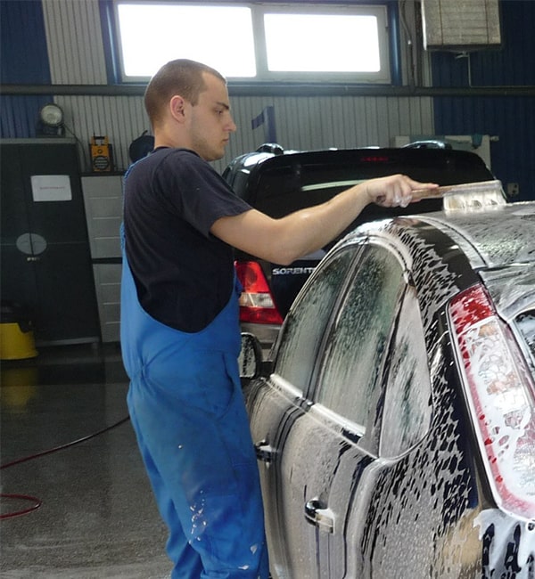 Lave-Auto J.L. un service complet de lave-auto, exécuté par une équipe de  professionnels qualifiés.